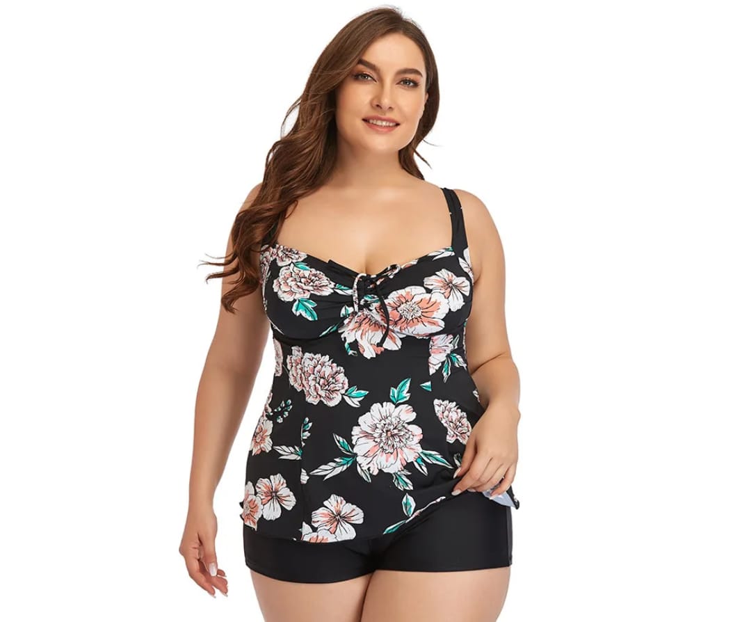 Set Tankini Verde Solido con Rifiniture Bianche Set Tankini Verde Solido con Rifiniture Bianche