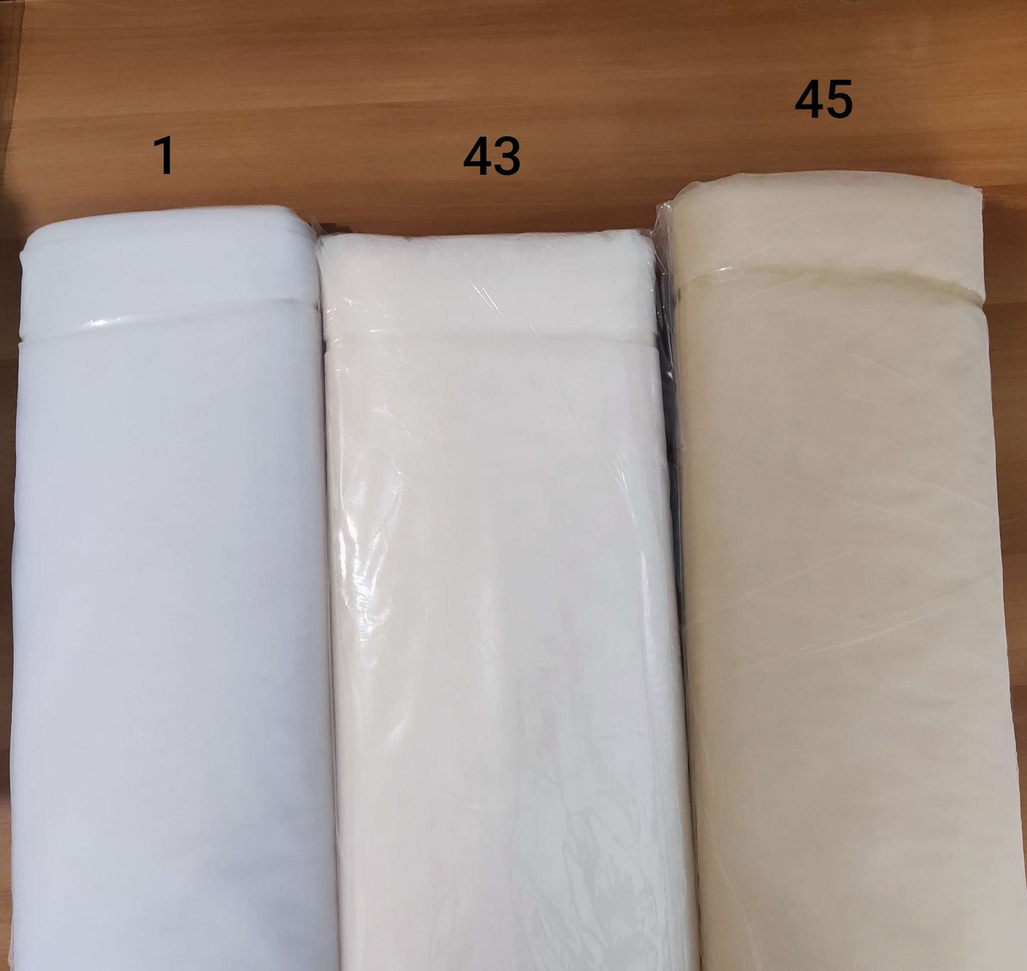 Tessuto tulle morbido. Lunghezza 22,5 m per 1 rotolo.